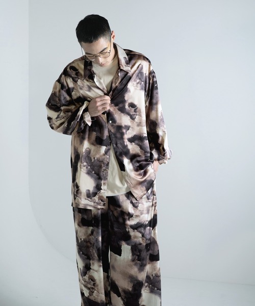 Aphlotus（アプロタス）の「レギュラーカラー アブストラクト グラフィック LS シルクタッチ カバーシャツ（シャツ/ブラウス・メンズ・ブラック/ブルー/グレー・LARGE/MEDIUM/SMALL）」の8枚目の写真