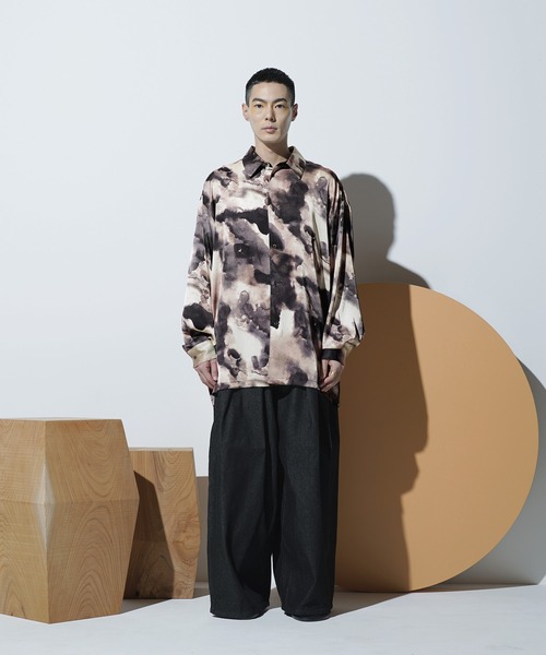 Aphlotus（アプロタス）の「レギュラーカラー アブストラクト グラフィック LS シルクタッチ カバーシャツ（シャツ/ブラウス・メンズ・ブラック/ブルー/グレー・LARGE/MEDIUM/SMALL）」の11枚目の写真