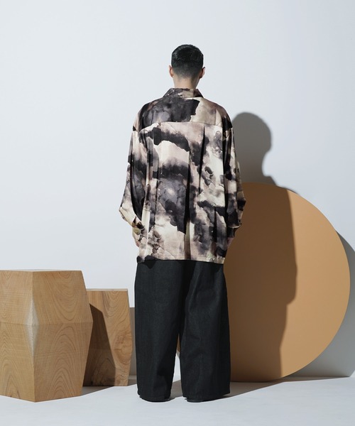 Aphlotus（アプロタス）の「レギュラーカラー アブストラクト グラフィック LS シルクタッチ カバーシャツ（シャツ/ブラウス・メンズ・ブラック/ブルー/グレー・LARGE/MEDIUM/SMALL）」の13枚目の写真