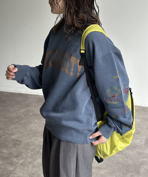 落書き刺繍カレッジロゴスウェット（Tシャツ/カットソー）｜CPCM（シーピーシーエム）