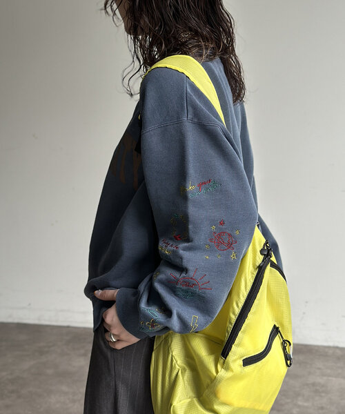 落書き刺繍カレッジロゴスウェット（Tシャツ/カットソー）｜CPCM（シーピーシーエム）