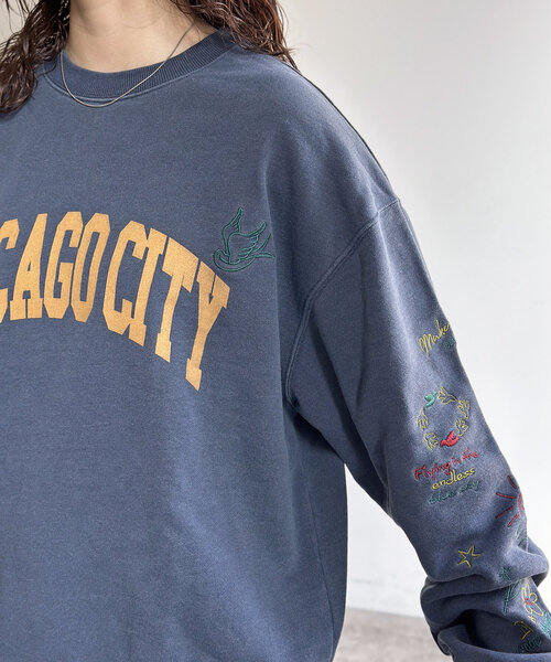 落書き刺繍カレッジロゴスウェット（Tシャツ/カットソー）｜CPCM（シーピーシーエム）