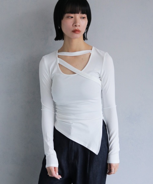 cheriella(シェリエラ)の「【cheriella】サイドスリットチョーカー風カットソー(Tシャツ/カットソー・レディース・ホワイト/レッド/チャコール/マスタード/ブラック・M)」の7枚目の写真