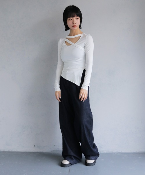 cheriella(シェリエラ)の「【cheriella】サイドスリットチョーカー風カットソー(Tシャツ/カットソー・レディース・ホワイト/レッド/チャコール/マスタード/ブラック・M)」の8枚目の写真