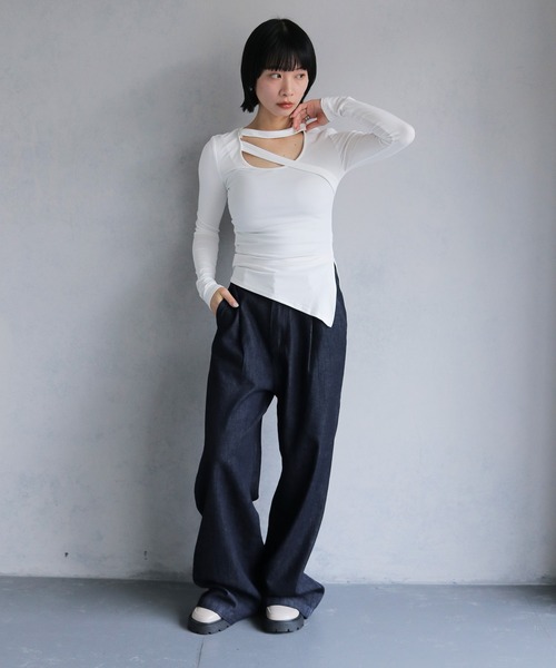 cheriella(シェリエラ)の「【cheriella】サイドスリットチョーカー風カットソー(Tシャツ/カットソー・レディース・ホワイト/レッド/チャコール/マスタード/ブラック・M)」の9枚目の写真