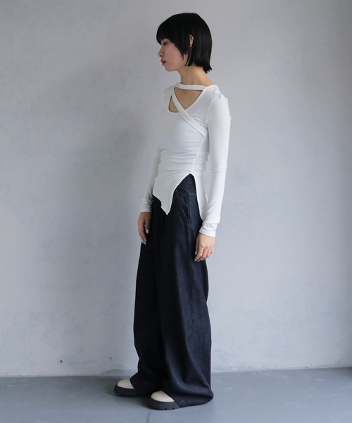 cheriella(シェリエラ)の「【cheriella】サイドスリットチョーカー風カットソー(Tシャツ/カットソー・レディース・ホワイト/レッド/チャコール/マスタード/ブラック・M)」の10枚目の写真