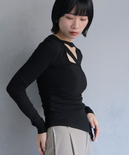 cheriella(シェリエラ)の「【cheriella】サイドスリットチョーカー風カットソー(Tシャツ/カットソー・レディース・ホワイト/レッド/チャコール/マスタード/ブラック・M)」の14枚目の写真