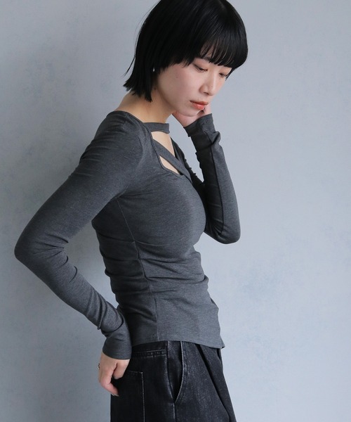 cheriella(シェリエラ)の「【cheriella】サイドスリットチョーカー風カットソー(Tシャツ/カットソー・レディース・ホワイト/レッド/チャコール/マスタード/ブラック・M)」の20枚目の写真