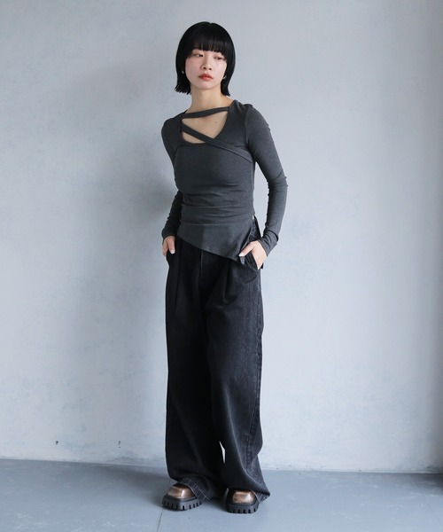 cheriella(シェリエラ)の「【cheriella】サイドスリットチョーカー風カットソー(Tシャツ/カットソー・レディース・ホワイト/レッド/チャコール/マスタード/ブラック・M)」の22枚目の写真