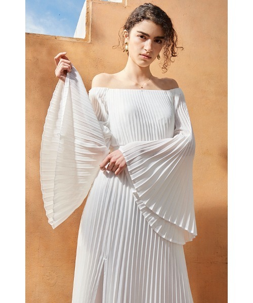 Estella.K（エステラケー）の「Ester Pleated Dress オフショルアコーディオンプリーツドレス（ワンピース・レディース・ブラック×イエロー/ピンク/イエロー系/ホワイト・FREE）」の9枚目の写真