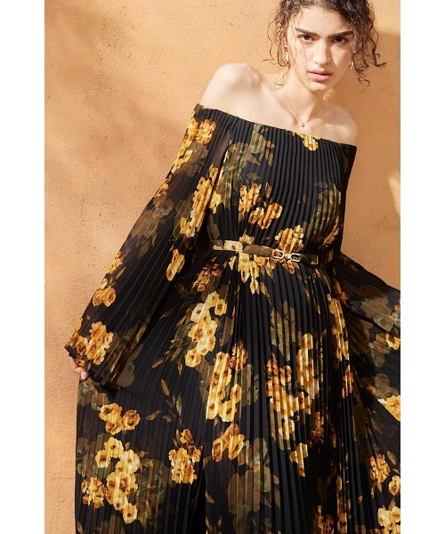 セール】Ester Pleated Dress オフショルアコーディオンプリーツドレス