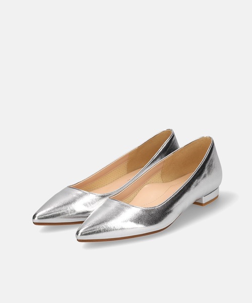 MAMIAN（マミアン）の「iCoN COLORS / ポインテッドトゥ フラットパンプス（パンプス・レディース・グレイッシュベージュ/シルバー/ブラック/ベージュ系その他/ブラック系その他・25.0cm/24.0cm/23.0cm/24.5cm/23.5cm/22.5cm）」の8枚目の写真