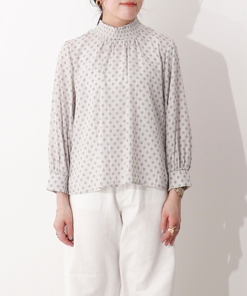 MICO COULIER(ミコクリエ)の「フラワープロバンスプリントブラウス(シャツ/ブラウス・レディース・ホワイト系その他/イエロー系その他/ブルー系その他・38)」の2枚目の写真