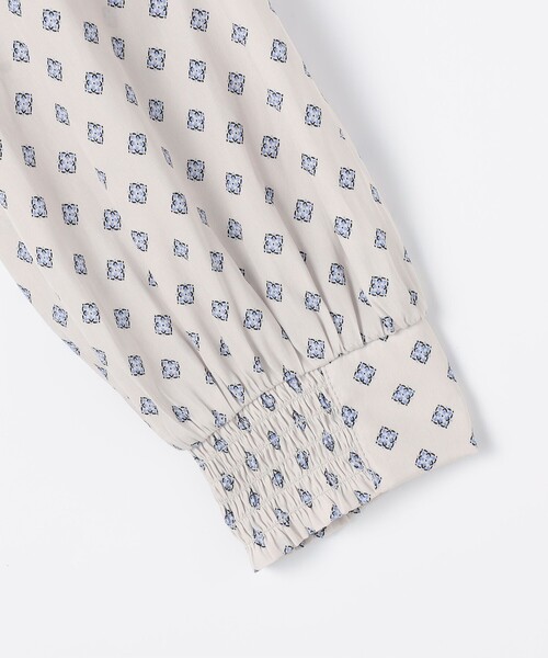 MICO COULIER(ミコクリエ)の「フラワープロバンスプリントブラウス(シャツ/ブラウス・レディース・ホワイト系その他/イエロー系その他/ブルー系その他・38)」の11枚目の写真