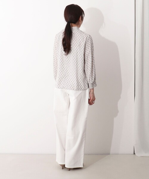 MICO COULIER(ミコクリエ)の「フラワープロバンスプリントブラウス(シャツ/ブラウス・レディース・ホワイト系その他/イエロー系その他/ブルー系その他・38)」の19枚目の写真