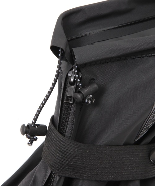 LAKOLE（ラコレ）の「レインZIPシューズカバー(SHORT) / 319541（レインシューズ・レディース・ブラック/その他3・MEDIUM/LARGE）」の4枚目の写真