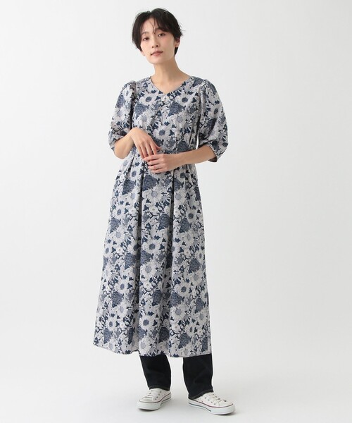 Afternoon Tea(アフタヌーンティー)の「Vネックワンピース/リバティプリント(ワンピース・レディース・ネイビー/ダークグレー・MEDIUM)」の5枚目の写真