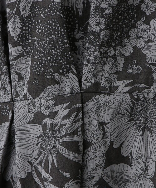 Afternoon Tea(アフタヌーンティー)の「Vネックワンピース/リバティプリント(ワンピース・レディース・ネイビー/ダークグレー・MEDIUM)」の12枚目の写真