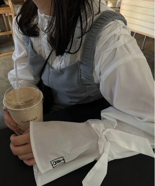 lawgy(ラウジー)の「shoulder gather rafu salopette / ショルダーギャザーラフサロペット(サロペット/オーバーオール・レディース・ブラック/グレー/アイボリー・FREE)」の5枚目の写真