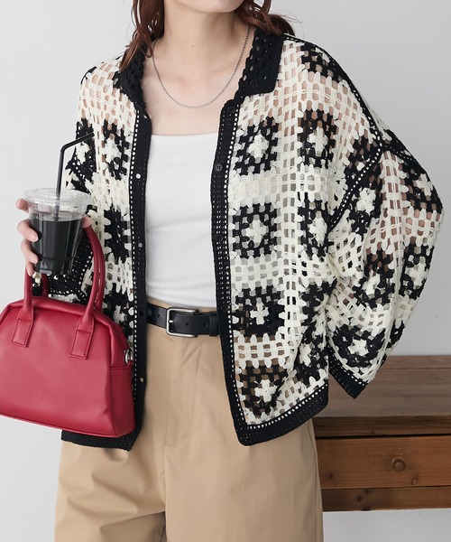 BONLECILL(ボンルシール)の「配色フラワーモチーフかぎ針ポロカーディガン(カーディガン/ボレロ・レディース・レッド/ネイビー/ブラック/クリーム・FREE)」の6枚目の写真
