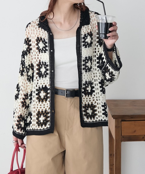 BONLECILL(ボンルシール)の「配色フラワーモチーフかぎ針ポロカーディガン(カーディガン/ボレロ・レディース・レッド/ネイビー/ブラック/クリーム・FREE)」の15枚目の写真