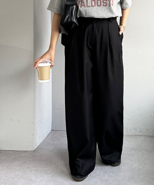 DISCOAT（ディスコート）の「【ユニセックス】アジャストベルト付きタックワイドパンツ（その他パンツ・レディース・モカ/ブラック・MEDIUM/LARGE）」の3枚目の写真