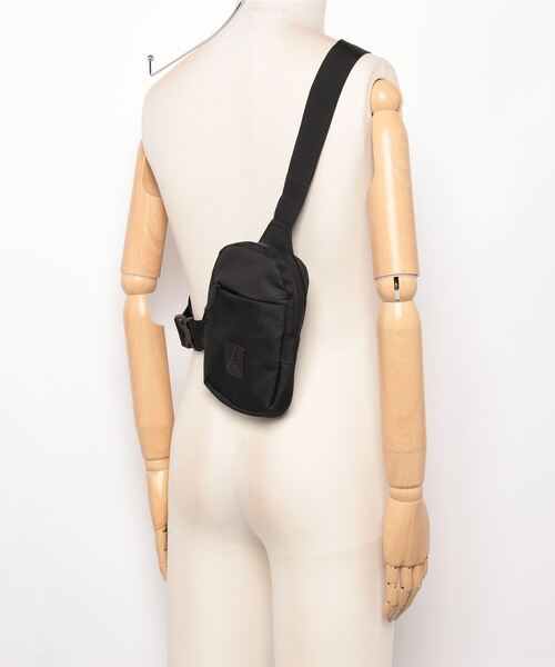 JORDAN BRAND（ジョーダンブランド）の「ジョーダン  JAM FRANCHISE HIP BAG（ボディバッグ/ウエストポーチ・メンズ・ブラック/レッド・ONE SIZE）」の6枚目の写真