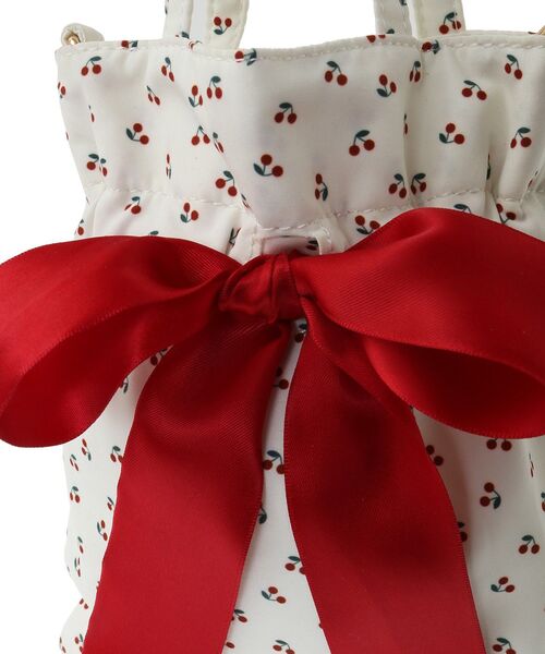 Maison de FLEUR（メゾンドフルール）の「チェリープリントミニリボン2Wayバッグ（ショルダーバッグ・レディース・アイボリー・FREE）」の14枚目の写真