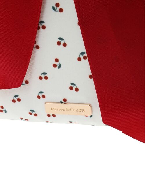 Maison de FLEUR（メゾンドフルール）の「チェリープリントミニリボン2Wayバッグ（ショルダーバッグ・レディース・アイボリー・FREE）」の16枚目の写真