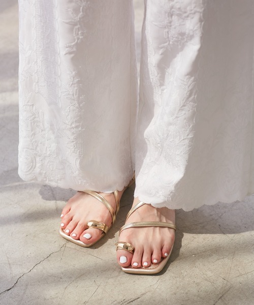 ROPE' PICNIC(ロペピクニック)の「メタルサムリングサンダル(サンダル・レディース・ゴールド/ブラウン/ブラック・S/M/L)」の3枚目の写真