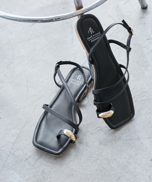 ROPE' PICNIC(ロペピクニック)の「メタルサムリングサンダル(サンダル・レディース・ゴールド/ブラウン/ブラック・S/M/L)」の1枚目の写真