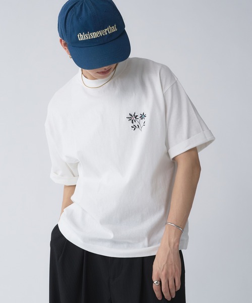 Adoon plain（アドーンプレーン）の「Assorted Graphic & Embroidered Logo T-Shirt / アソートグラフィック＆刺繍ロゴTシャツ（Tシャツ/カットソー・メンズ・その他/ブラック/ボルドー/ホワイト/ライトホワイト・LARGE/MEDIUM）」の3枚目の写真