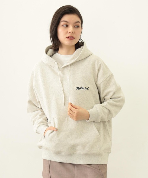 MILKFED.（ミルクフェド）の「ICING LOGO WIDE SWEAT HOODIE（パーカー・レディース・オートミール/チャコール/ネイビー・M/L）」の3枚目の写真