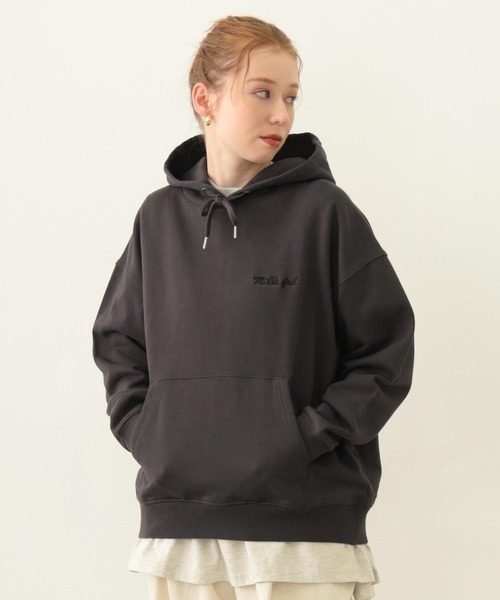 MILKFED.（ミルクフェド）の「ICING LOGO WIDE SWEAT HOODIE（パーカー・レディース・オートミール/チャコール/ネイビー・M/L）」の2枚目の写真