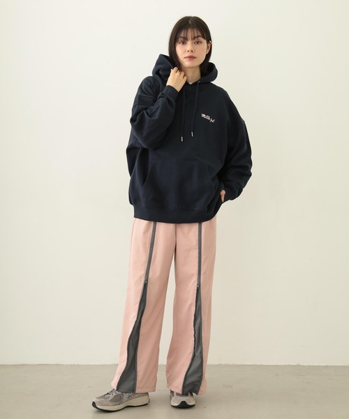 MILKFED.（ミルクフェド）の「ICING LOGO WIDE SWEAT HOODIE（パーカー・レディース・オートミール/チャコール/ネイビー・M/L）」の6枚目の写真