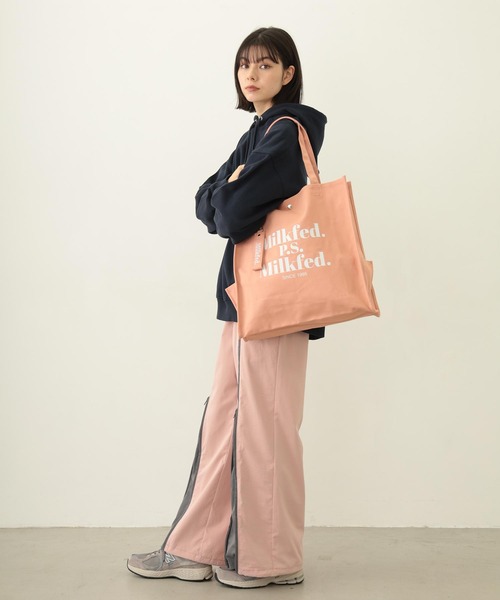 MILKFED.（ミルクフェド）の「ICING LOGO WIDE SWEAT HOODIE（パーカー・レディース・オートミール/チャコール/ネイビー・M/L）」の8枚目の写真