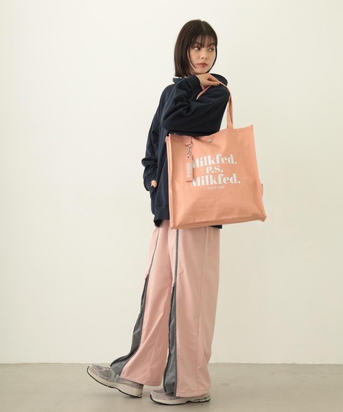 MILKFED.（ミルクフェド）の「ICING LOGO WIDE SWEAT HOODIE（パーカー・レディース・オートミール/チャコール/ネイビー・M/L）」の9枚目の写真