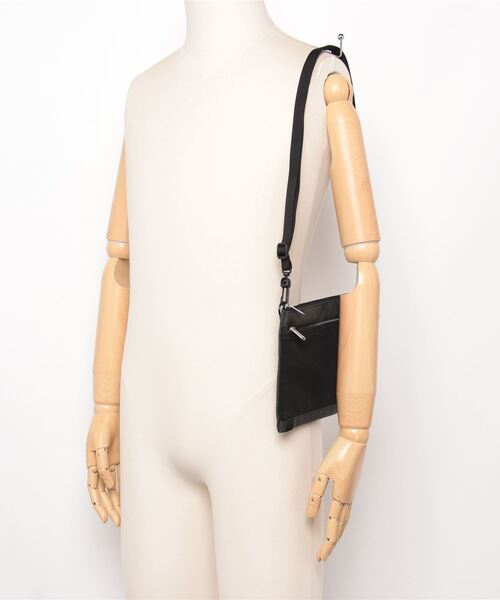 CHUMS（チャムス）の「チャムス CHUMS Two Necked Shoulder S/N（ショルダーバッグ・メンズ・その他・ONE SIZE）」の2枚目の写真