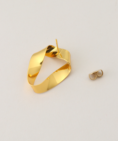 IENA(イエナ)の「BAMBOLEIRA/バンボレイラ Onda Stud Pierce ピアス(両耳) 2951560001(ピアス(両耳用)・レディース・ゴールド・FREE)」の4枚目の写真