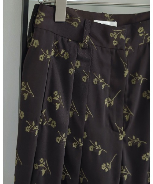 anuke(アンヌーク)の「anuke Flower Jacquard Pants 62510717(その他パンツ・レディース・ブラウン/ネイビー・38/36)」の12枚目の写真