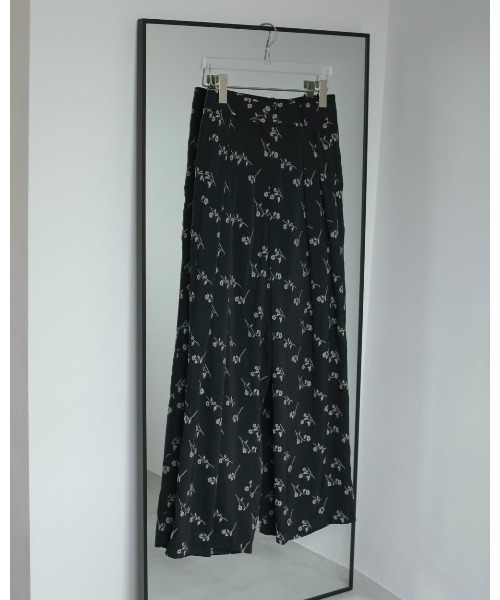anuke(アンヌーク)の「anuke Flower Jacquard Pants 62510717(その他パンツ・レディース・ブラウン/ネイビー・38/36)」の14枚目の写真