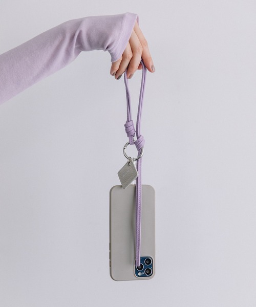 Beau're（ヴュレ）の「BEAURE Colored Leather Cord ストラップ（スマホグッズ・レディース・ラベンダー/ライム/キャメル/アイボリー/ブラック・FREE）」の4枚目の写真
