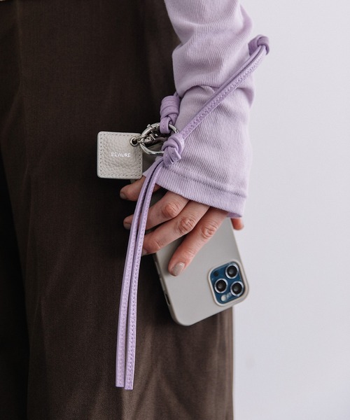 Beau're（ヴュレ）の「BEAURE Colored Leather Cord ストラップ（スマホグッズ・レディース・ラベンダー/ライム/キャメル/アイボリー/ブラック・FREE）」の21枚目の写真