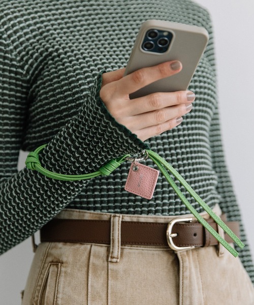 Beau're（ヴュレ）の「BEAURE Colored Leather Cord ストラップ（スマホグッズ・レディース・ラベンダー/ライム/キャメル/アイボリー/ブラック・FREE）」の19枚目の写真