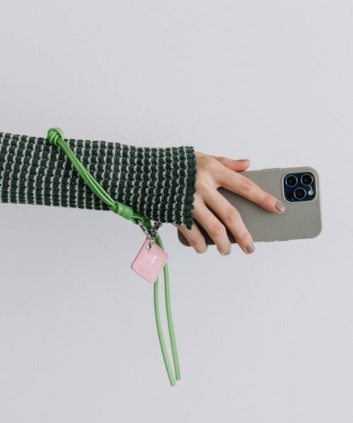 Beau're（ヴュレ）の「BEAURE Colored Leather Cord ストラップ（スマホグッズ・レディース・ラベンダー/ライム/キャメル/アイボリー/ブラック・FREE）」の17枚目の写真