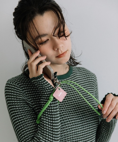 Beau're（ヴュレ）の「BEAURE Colored Leather Cord ストラップ（スマホグッズ・レディース・ラベンダー/ライム/キャメル/アイボリー/ブラック・FREE）」の16枚目の写真