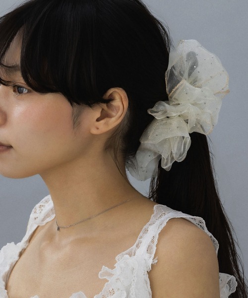 LA MUe(ラミュー)の「【LA MUE】オーガンジーフリルバナナクリップ(バレッタ/ヘアクリップ・レディース・ベージュ/ブラック/ピンク/ホワイト・FREE)」の8枚目の写真