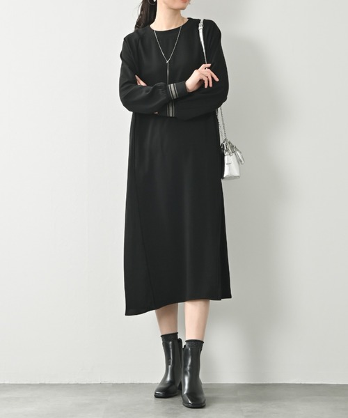 aunt lily（アントリリー）の「【防シワ ストレッチ】異素材ドッキングギャザーふんわりワンピース｜ブラック サンドベージュ ブルー サテン ドルマンスリーブ ドレープ きれいめ オフィスカジュアル（ワンピース・レディース・サンドベージュ/ブラック/ブルー・S/M/L/LL/3L）」の4枚目の写真