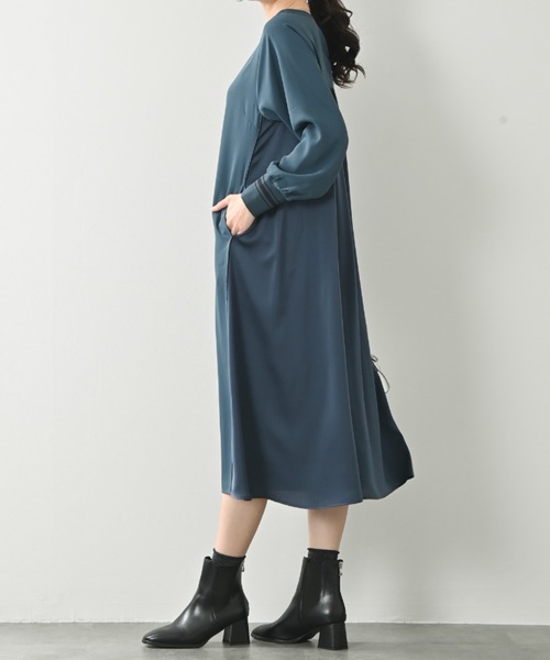 aunt lily（アントリリー）の「【防シワ ストレッチ】異素材ドッキングギャザーふんわりワンピース｜ブラック サンドベージュ ブルー サテン ドルマンスリーブ ドレープ きれいめ オフィスカジュアル（ワンピース・レディース・サンドベージュ/ブラック/ブルー・S/M/L/LL/3L）」の20枚目の写真