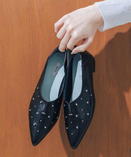 EVOL（イーボル）の「【ふかふか・クッション入り】Vカットステッチパンプス IZ5815（パンプス・レディース・シルバーグレー/ゴールド/ブラック/アイボリー/ブラック系その他/ブラック×ブラック/シルバー/パイソン・22.0cm/22.5cm/23.0cm/23.5cm/24.0cm/24.5cm/25.0cm）」の4枚目の写真